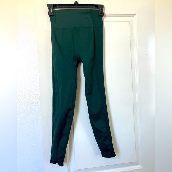 NWOT YPB seamlessCORE 7/8 Legging - Picture 3 of 5